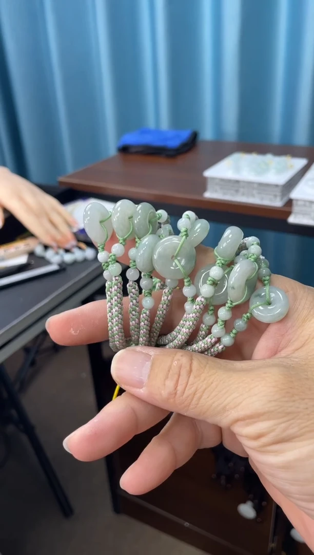 未镶嵌手绳翡翠草绿多样性发其一