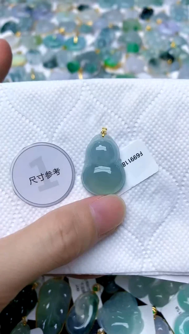 颈饰18K金镶嵌翡翠天然A货翡翠