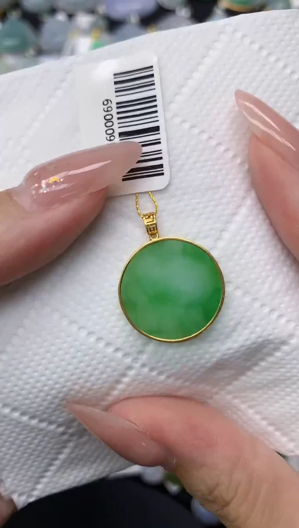 颈饰18K金镶嵌翡翠1111111111