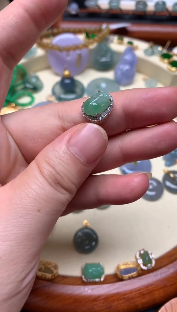 翡翠银S925镶嵌颈饰翡翠镶嵌貔貅