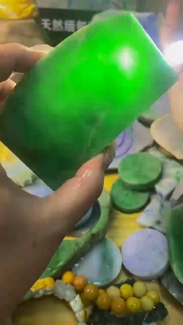 翡翠裸石未镶嵌天然缅甸翡翠A货084