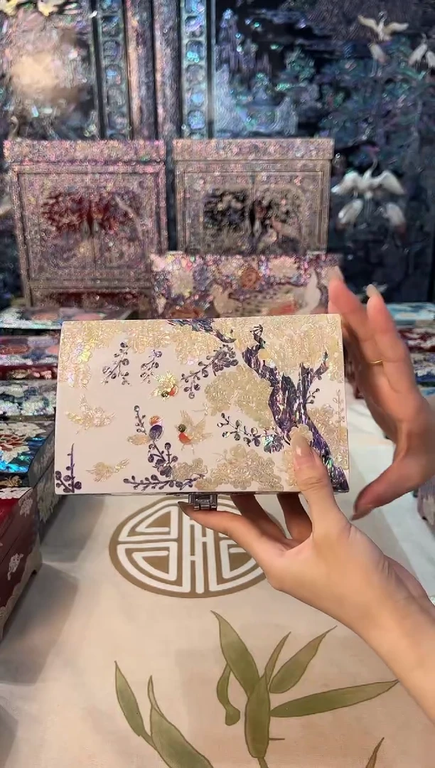 微瑕鱼锁满贝底弘贝雅螺钿漆器文化馆