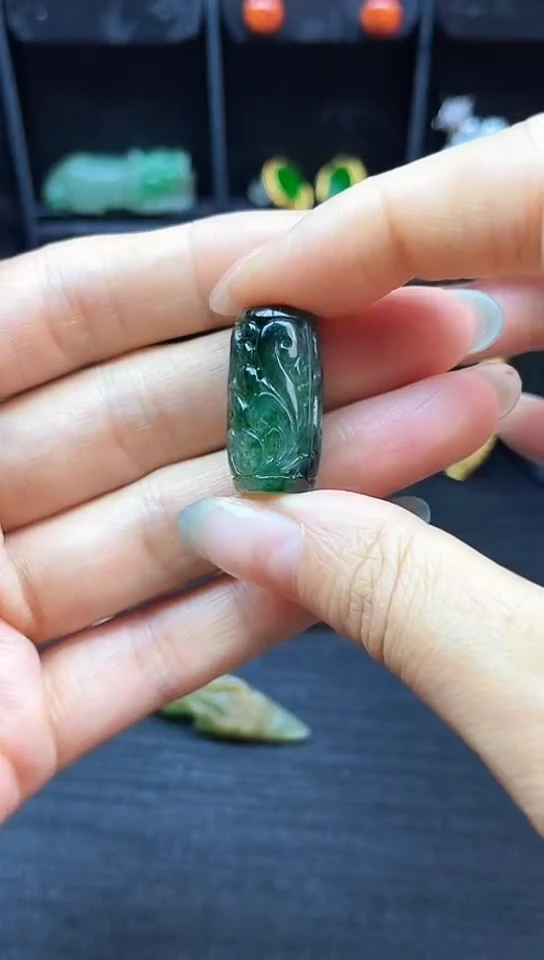 吊坠(赠链)未镶嵌翡翠吊坠