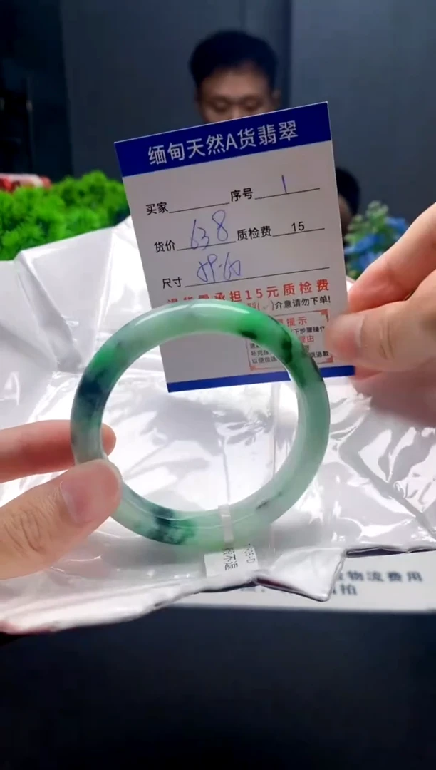 未镶嵌手镯翡翠1缅甸天然A货翡翠需包容瑕疵，介意慎拍