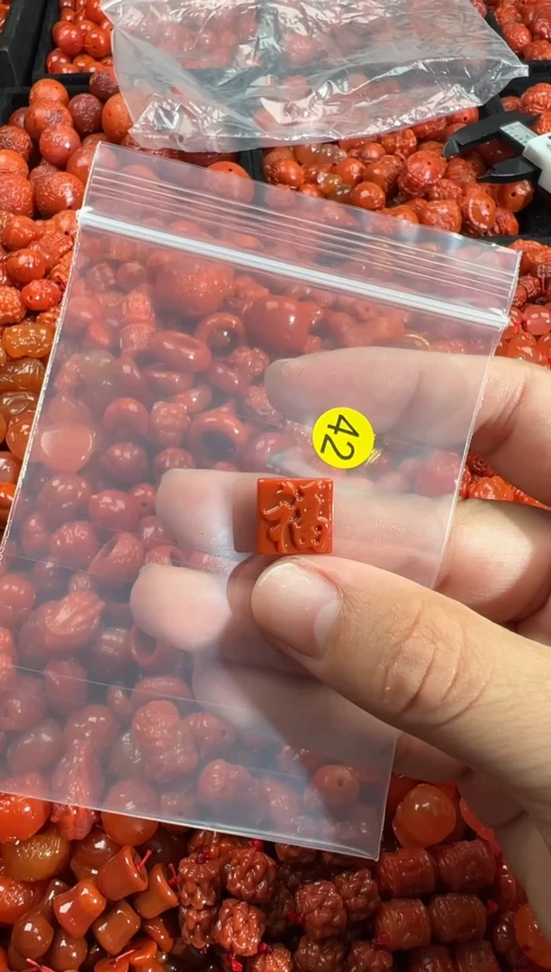 南红玛瑙未镶嵌颈饰1