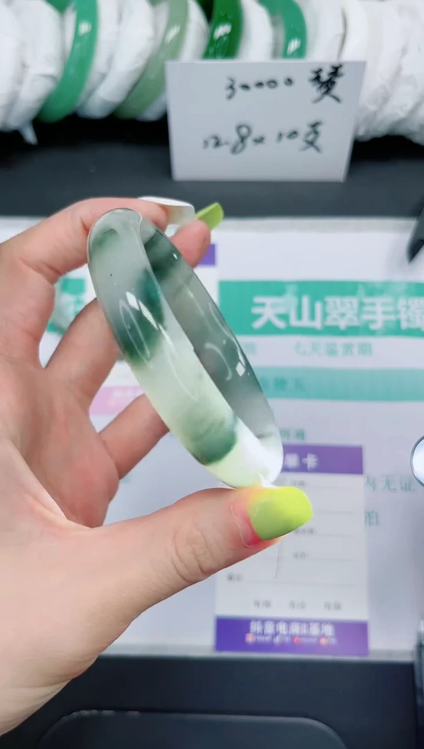 石英质玉手镯未镶嵌714/61.4