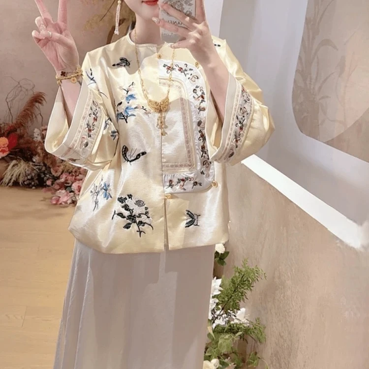 蝶恋花重工刺绣新中式丝缎外套女