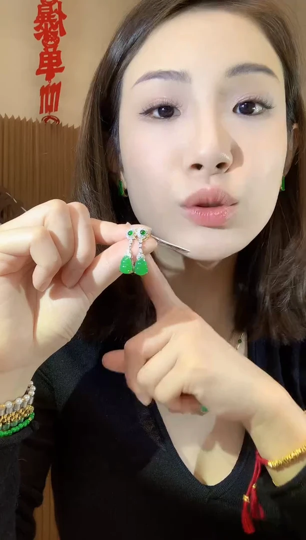 18K金镶嵌翡翠耳饰A35