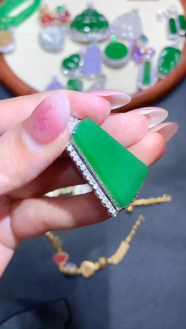 18K金镶嵌定制翡翠78团购