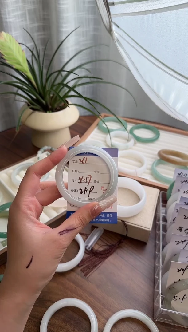 未镶嵌手镯石英质玉261//