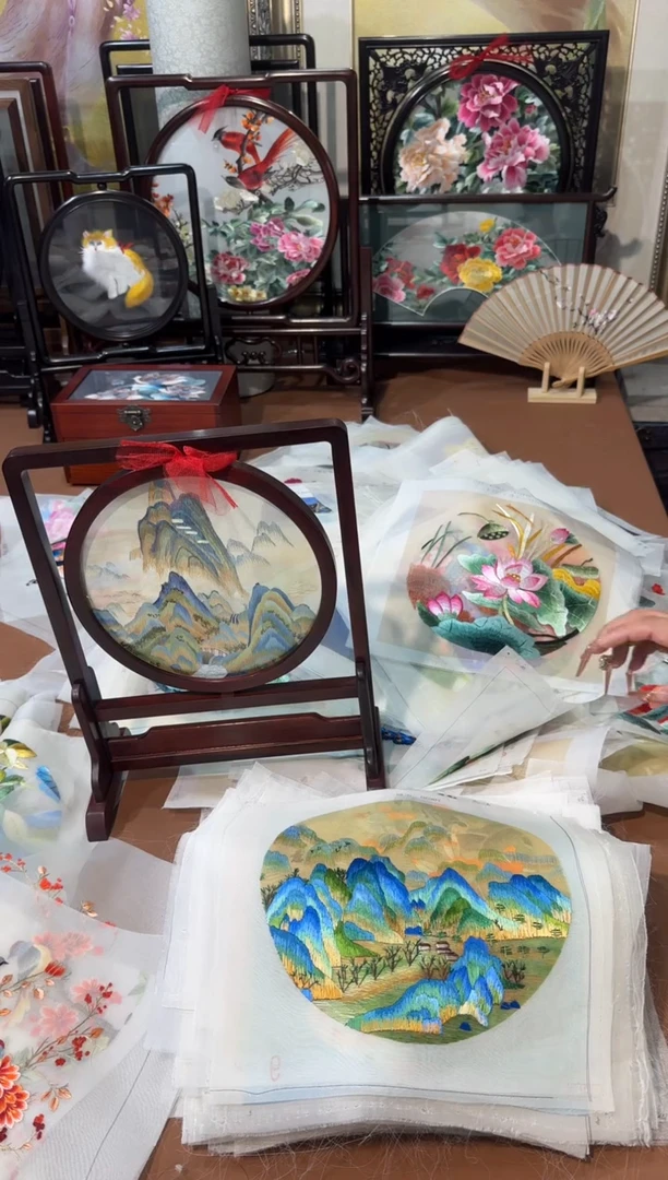 刺绣天****多千里江山红木架子
