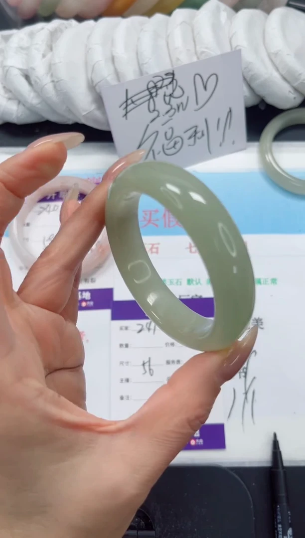 未镶嵌手镯石英质玉241-56