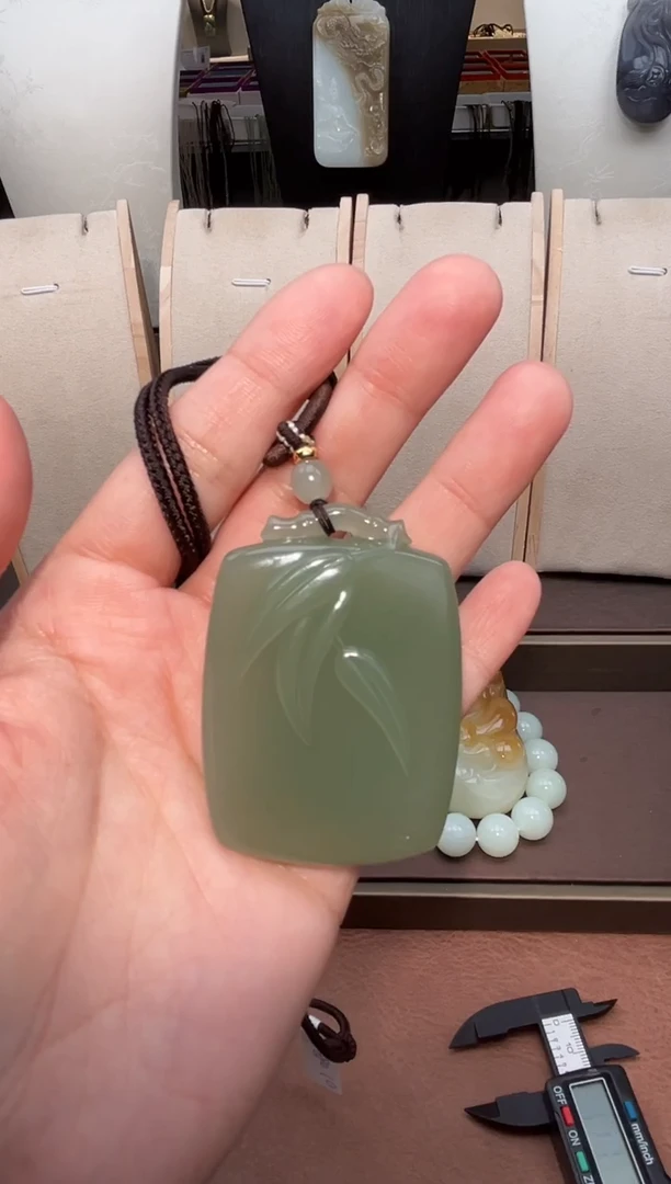 颈饰未镶嵌和田玉苏