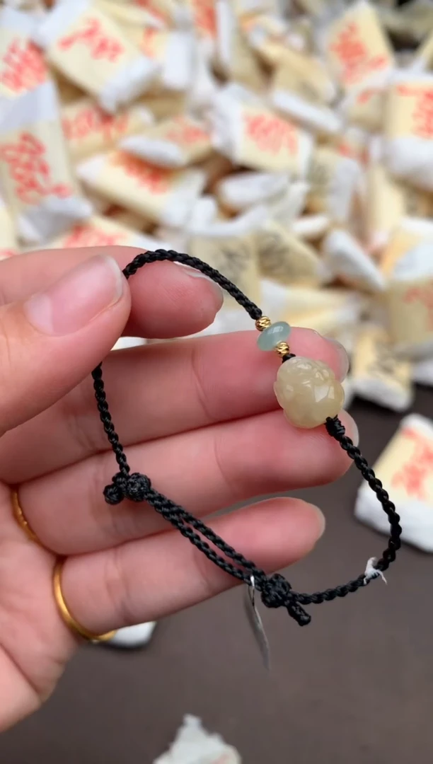 翡翠挂件未镶嵌 —