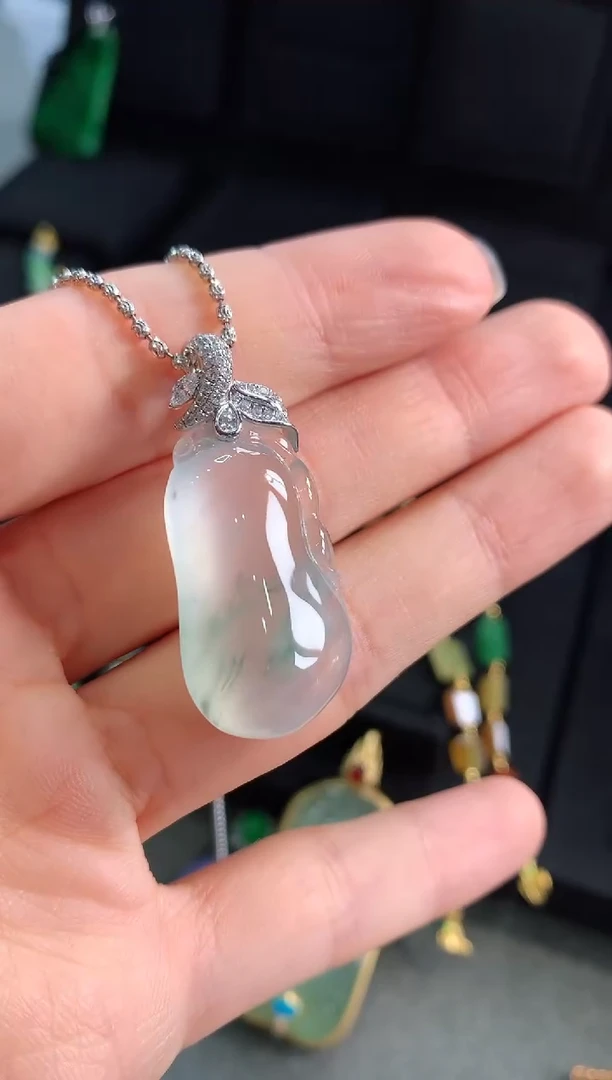 【闪购商品】翡翠吊坠(不含链)18K金镶嵌吊坠