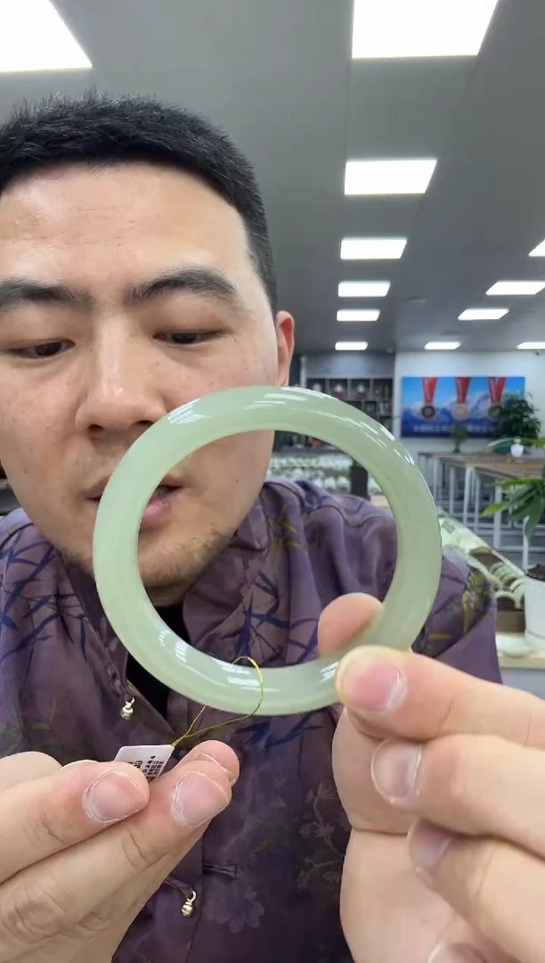 【闪购商品】和田玉手镯未镶嵌61  161