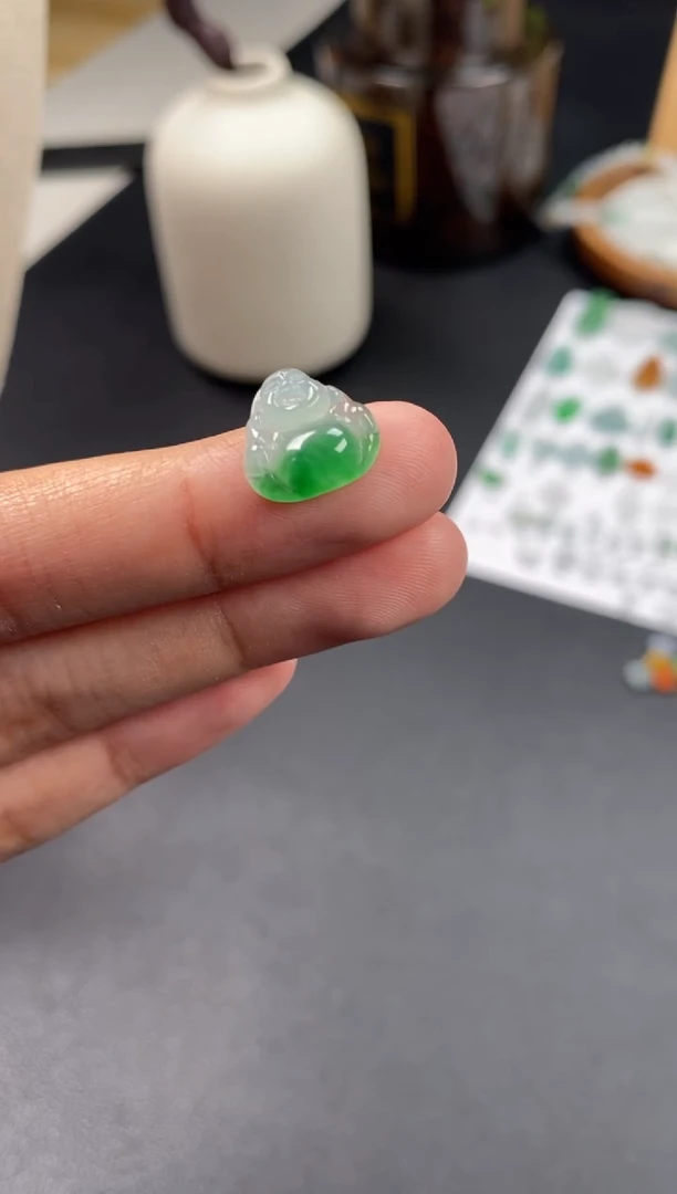 翡翠未镶嵌颈饰翡翠冰种佛公