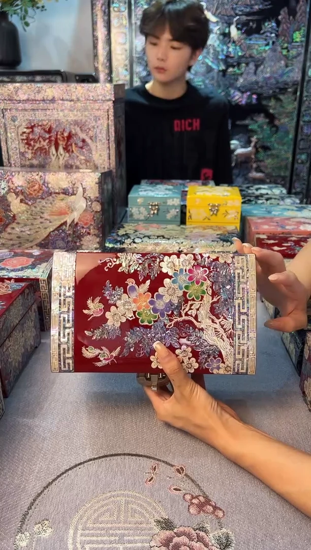 鱼锁绒布底·弘贝雅螺钿漆器文化馆