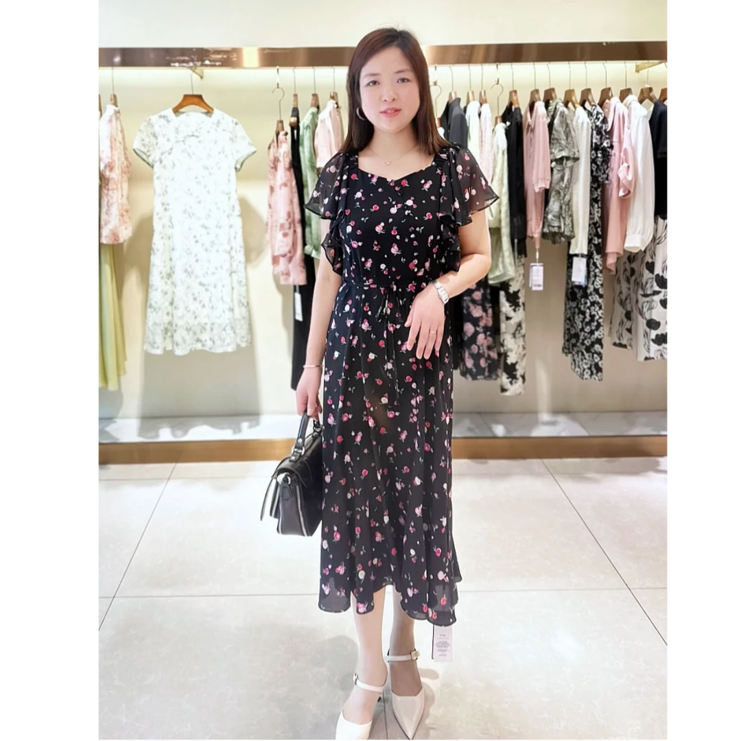 2025夏季新款方领荷叶袖碎花法式连衣裙收腰时尚显瘦中长款101