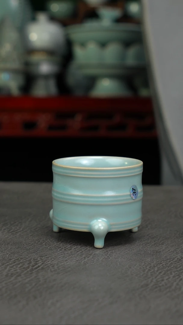 37号三足杯   微瑕简包-二