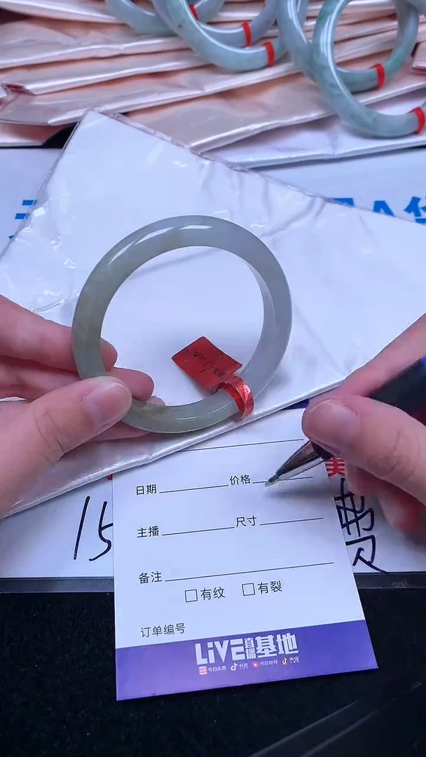 未镶嵌手镯翡翠.
