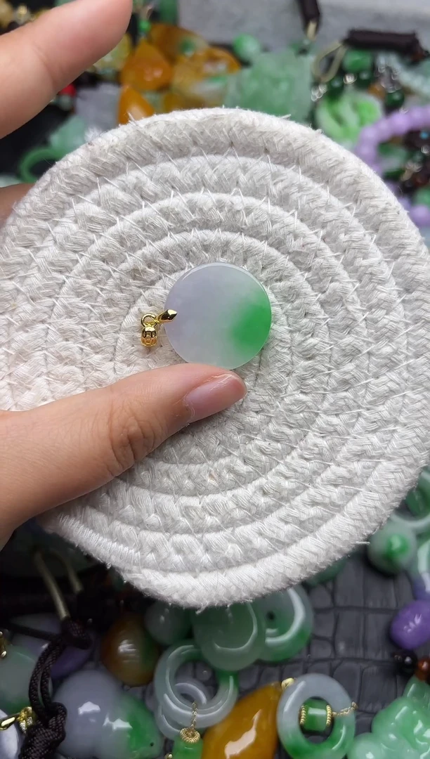 颈饰未镶嵌翡翠缅甸翡翠吊坠