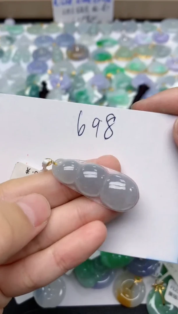 翡翠18K金镶嵌颈饰天然缅甸A货翡翠