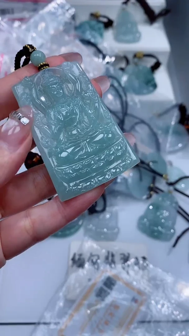 颈饰未镶嵌翡翠吊坠