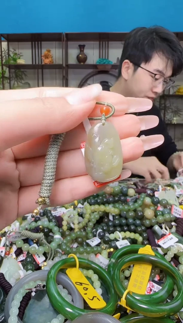 颈饰未镶嵌和田玉1