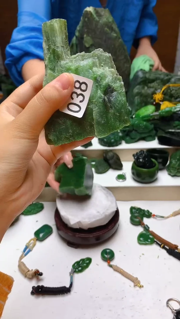 未镶嵌和田玉（碧玉）珠宝半成品38