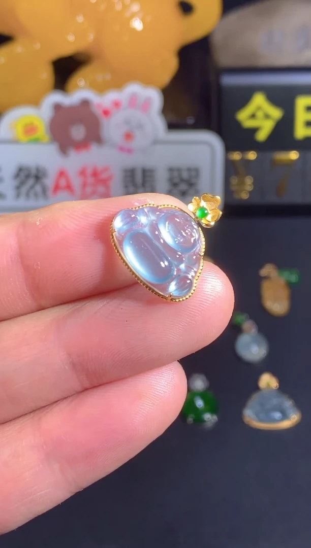 颈饰18K金镶嵌翡翠