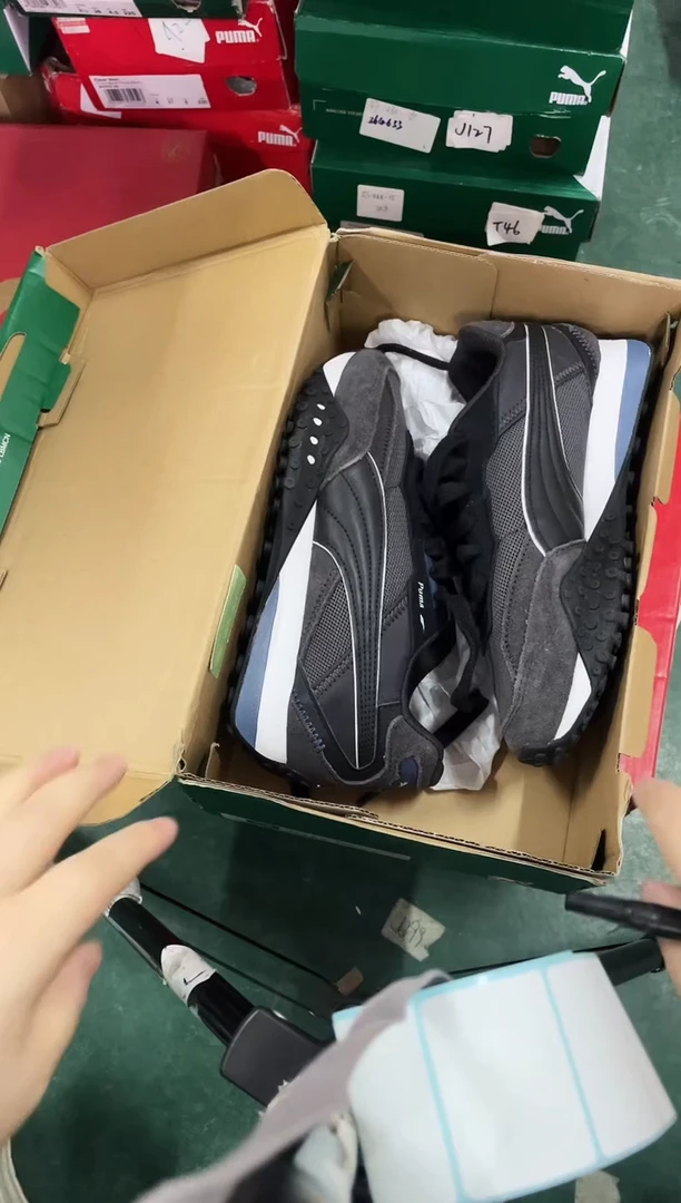 彪马时尚休闲运动鞋37.5M  EE32