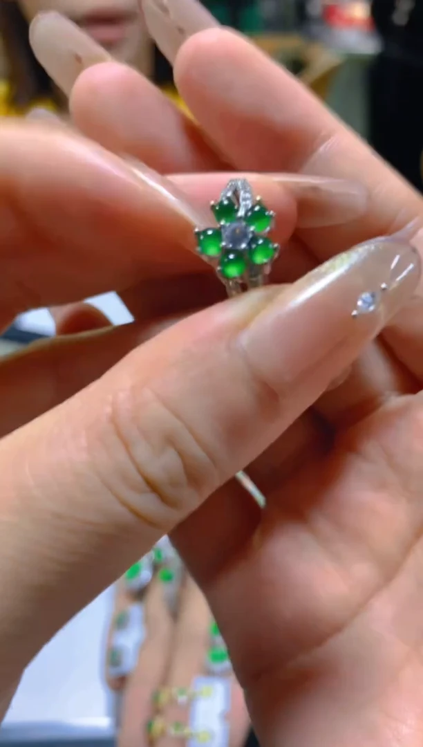 未镶嵌戒指翡翠多样性发一