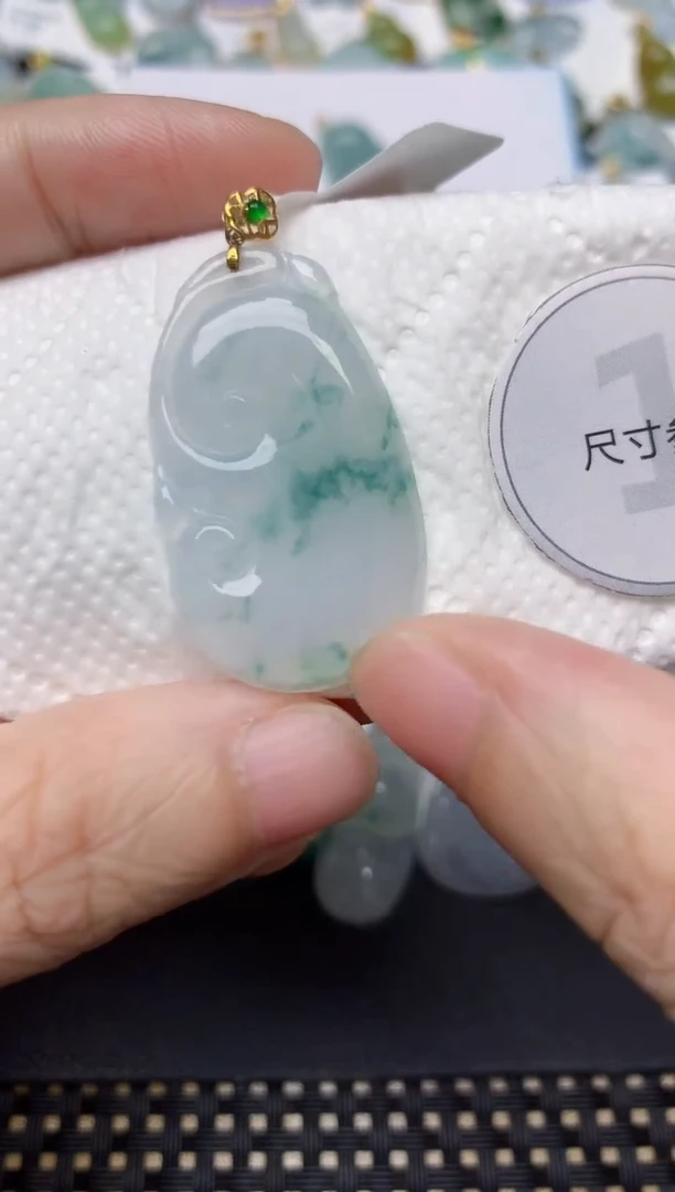 翡翠18K金镶嵌颈饰天然缅甸A货翡翠