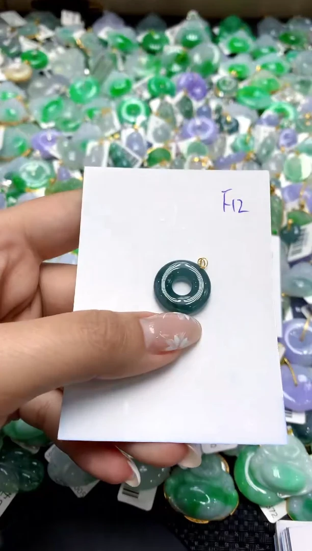 【闪购商品】翡翠颈饰18K金镶嵌11111111111111