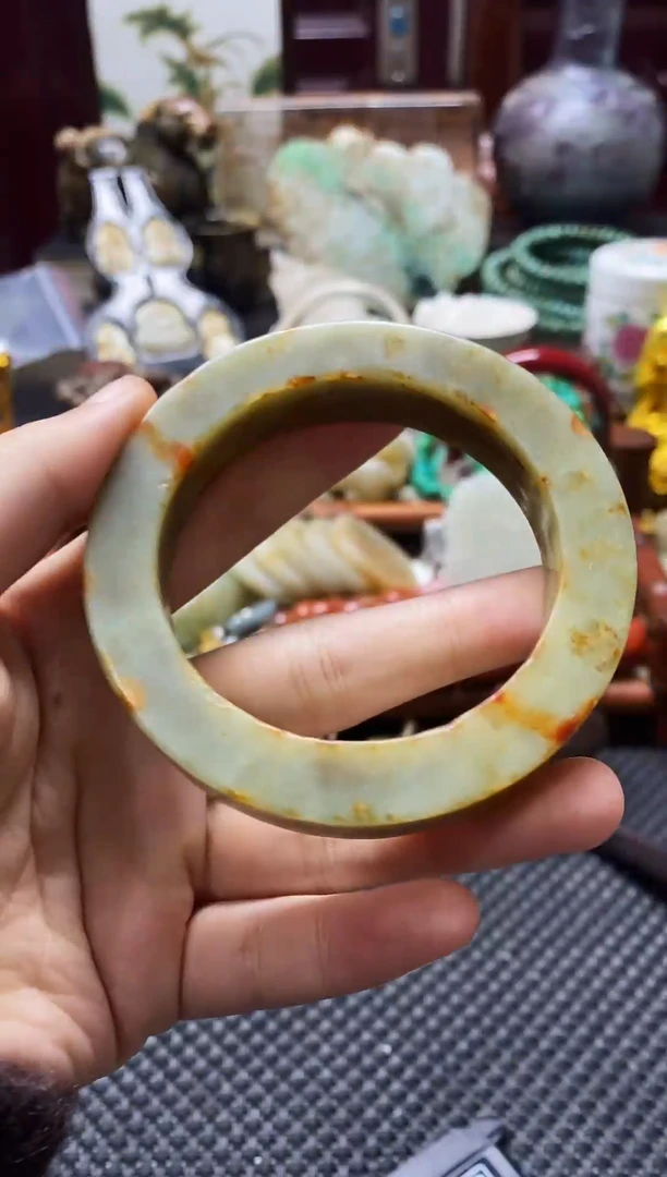 未镶嵌和田玉挂件镯子