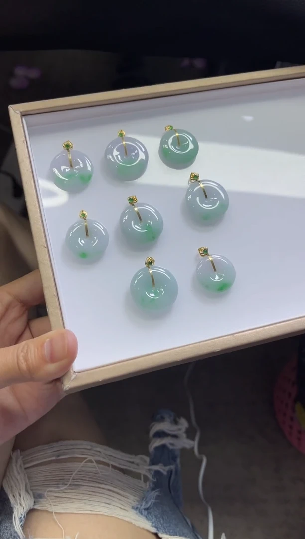 颈饰18K金镶嵌翡翠T58 /多样性发一件/配绳子