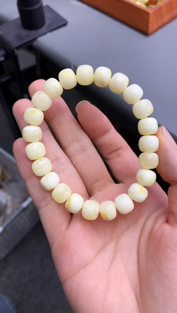 未镶嵌琥珀珠宝奇石59