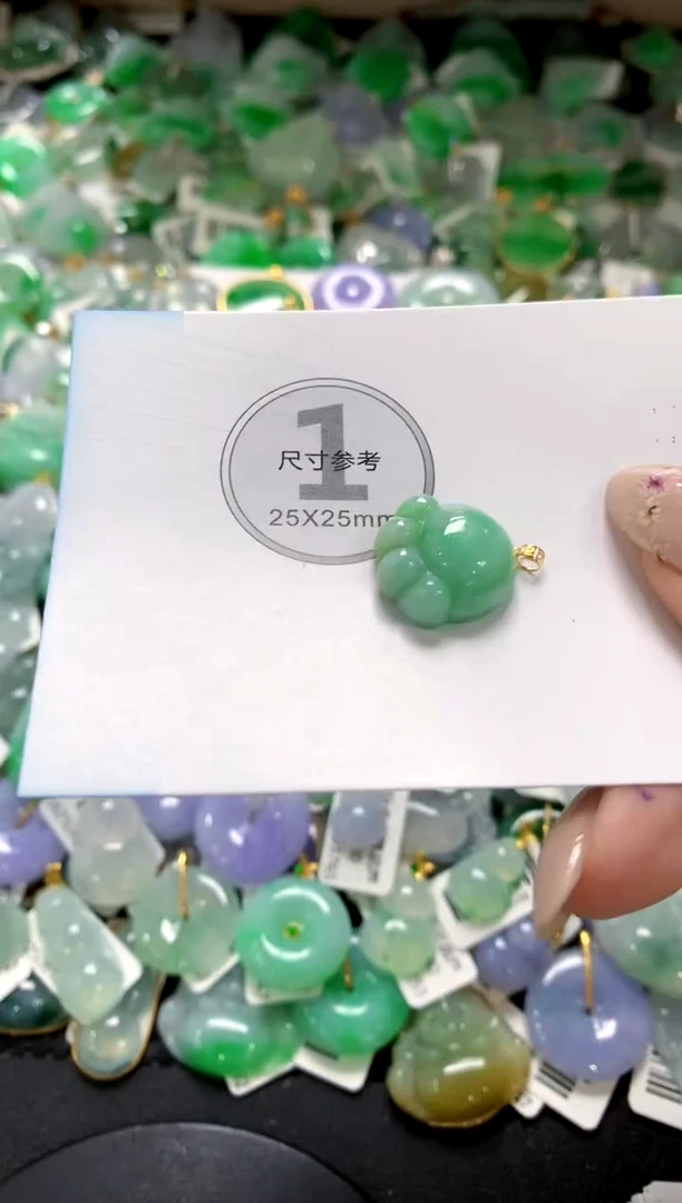 翡翠18K金镶嵌颈饰1111111111111111