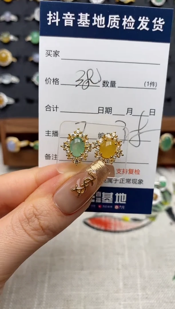 银S925镶嵌翡翠耳饰..