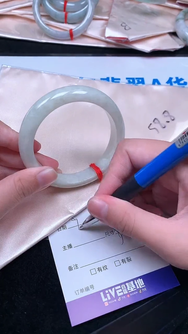 未镶嵌手镯翡翠.