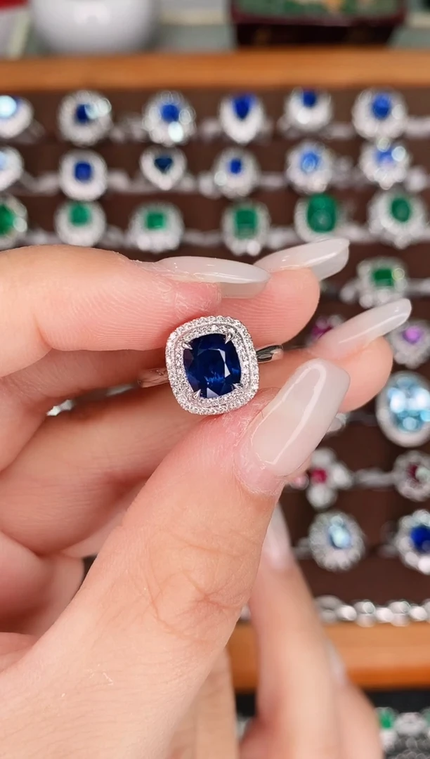 【闪购商品】蓝宝石18k金戒指18K金镶嵌1.64克拉皇家蓝色