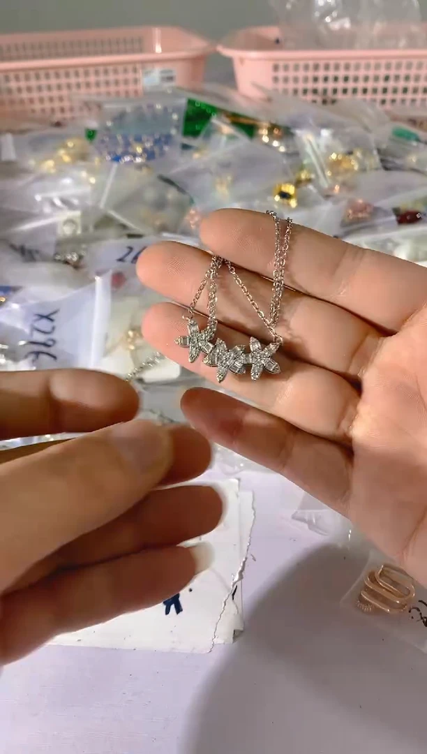 【闪购商品】水晶颈饰银S925镶嵌X434红宝，蓝宝，多样性发一件赠链