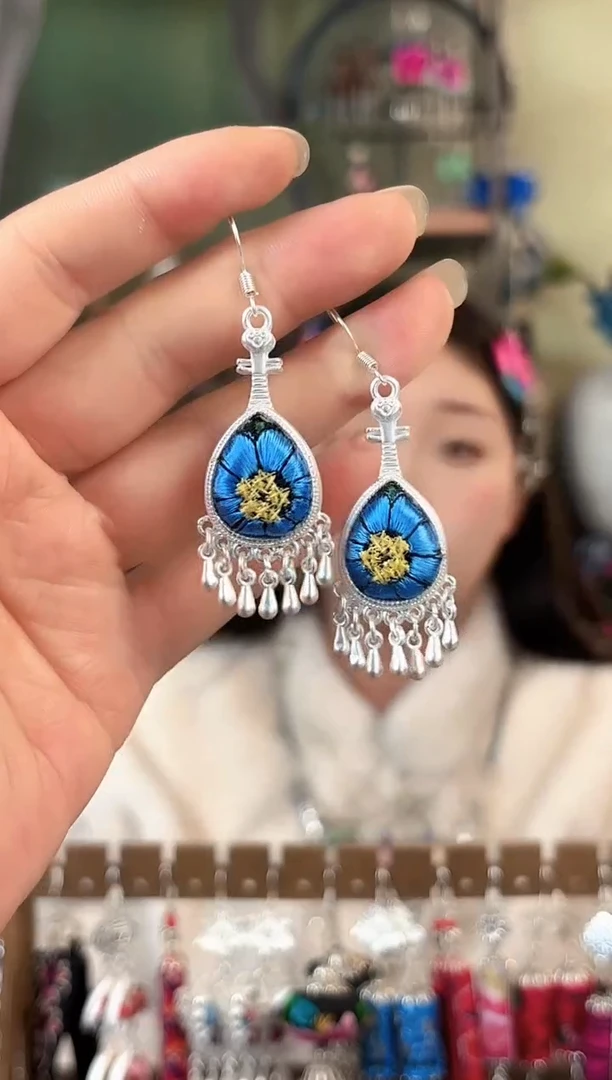 彩云南阁非遗老绣苗银饰品144