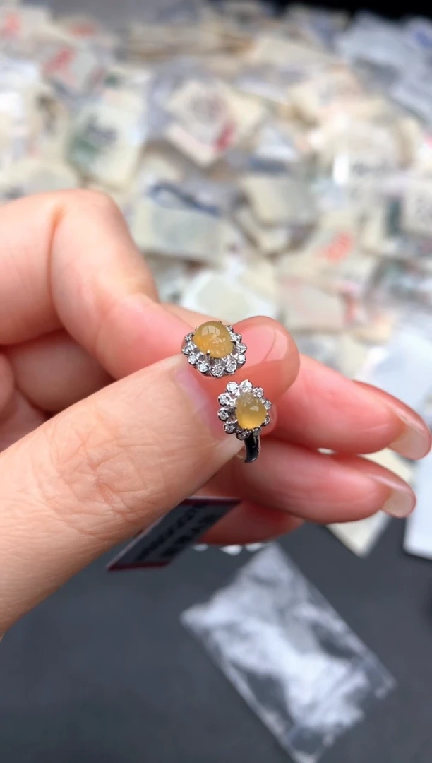 翡翠挂件18K金镶嵌一