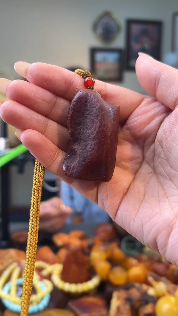 琥珀颈饰未镶嵌吊坠