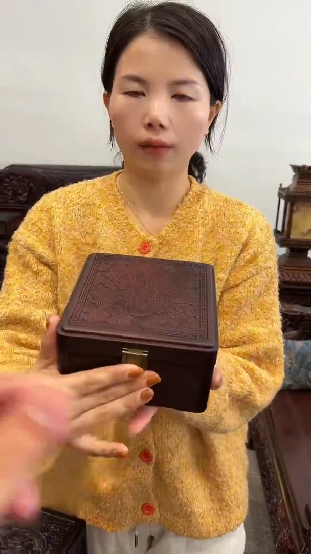 红酸枝木类酸枝--小方首饰盒