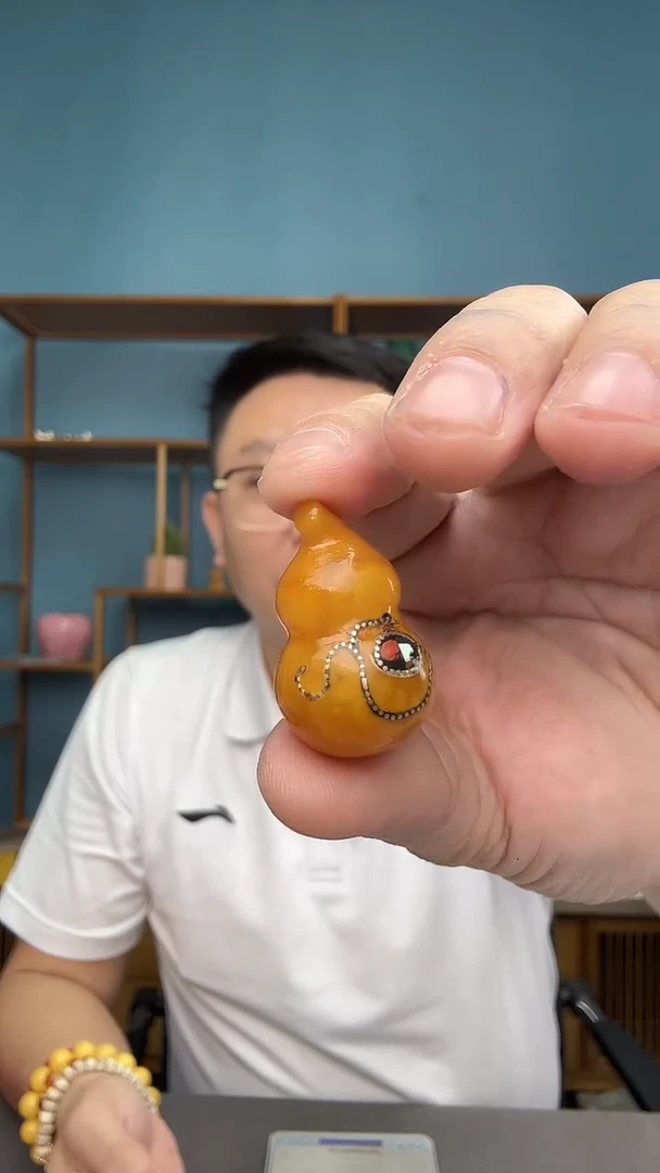 裸石琥珀未镶嵌王*蜜蜡绑绳