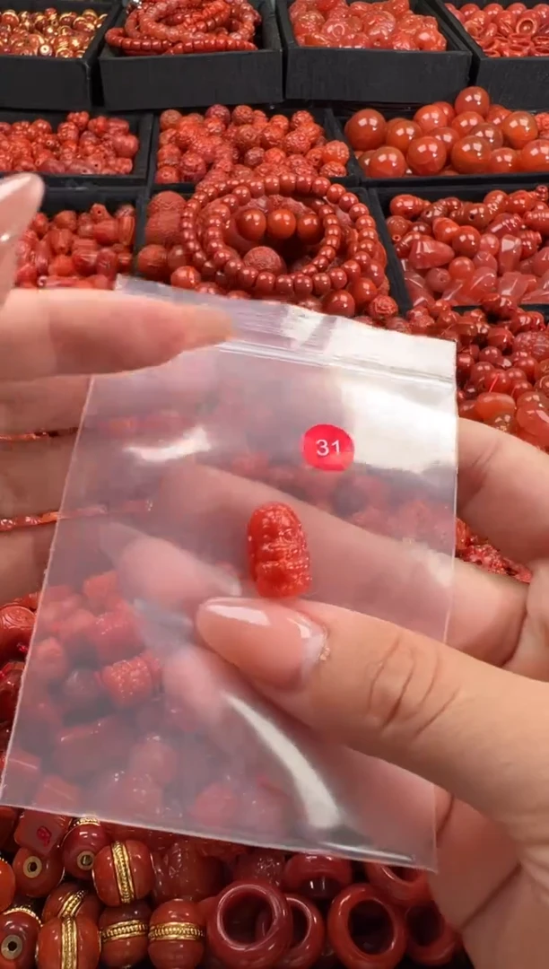 南红玛瑙未镶嵌颈饰1