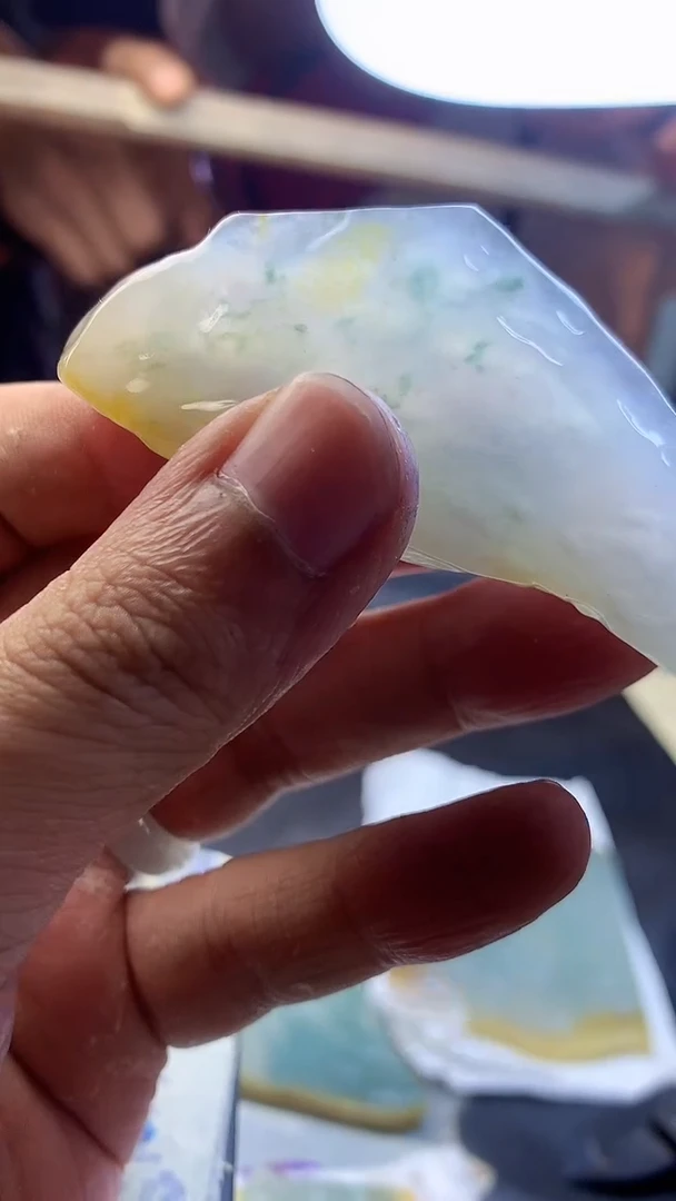 颈饰未镶嵌翡翠冰胶飘花随形料